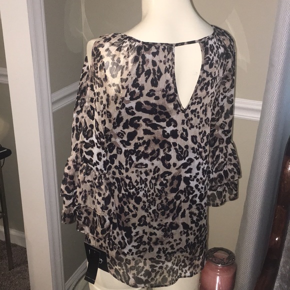 NWT Beautiful Leopard design Blouse, XS - Picture 4 of 8